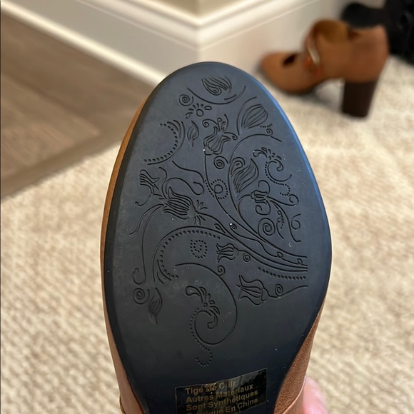 Clarks Brown T-Strap Heels with Chunky Heel - Picture 10 of 11